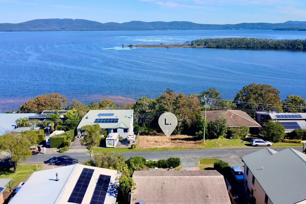 Green Point  Uninterrupted Lake Views!