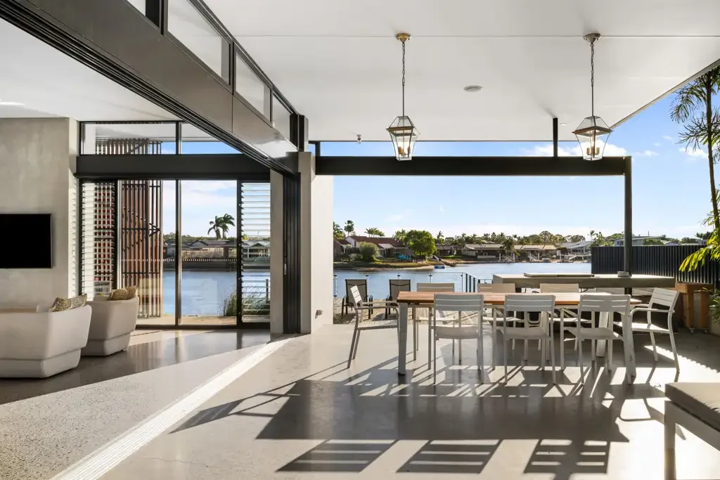 Maroochydore 4房  LUXURY WATERFRONT LIVING AWAITS!