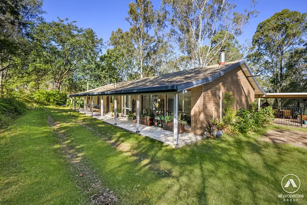 South Maclean 4 Bedroom Tranquil acreage lifestyle with big-shed, horse stables and dual-living!