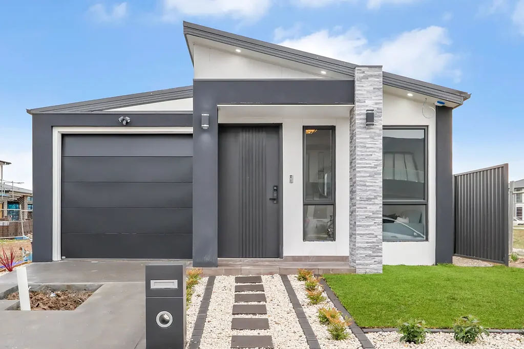 Luxurious Single Story Home!
