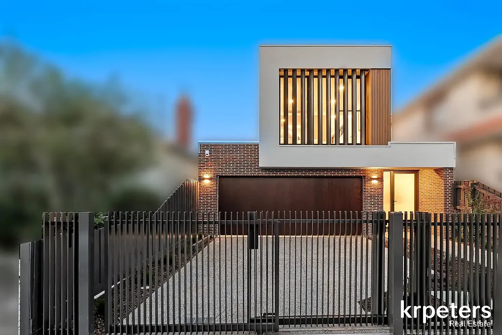 Brunswick 4 Bedroom High end luxury !