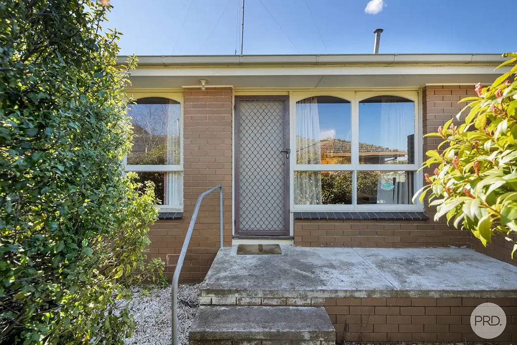 NEAT & TIDY UNIT IN PRIME WENDOUREE LOCATION