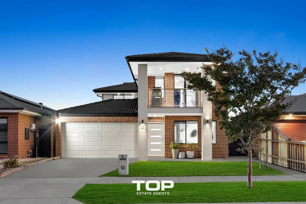 8 Langshan Road, Clyde North, VIC 3978
