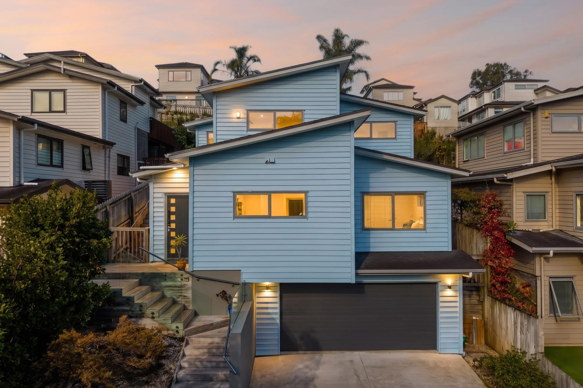 Glenfield 4 Bedroom Modern Family Retreat - Dual Master Suites