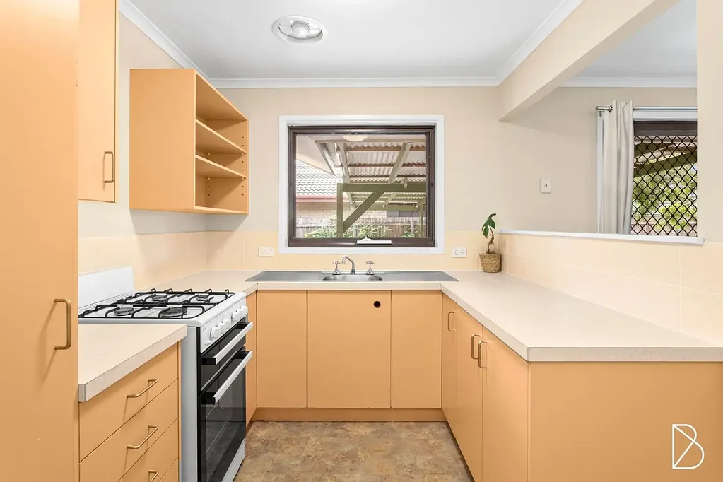 Located in a quiet street in Narrabundah!