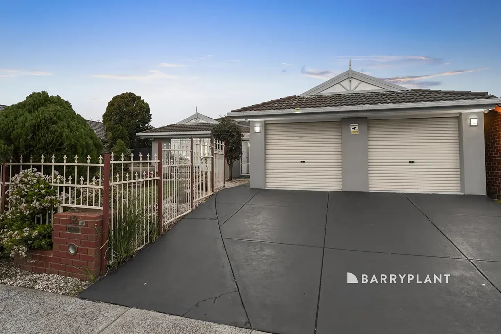 Narre Warren South 4Phòng ngủ The Family Home That Keeps on Giving. Premium Renovations, Energy Efficient & Everyday Comfort