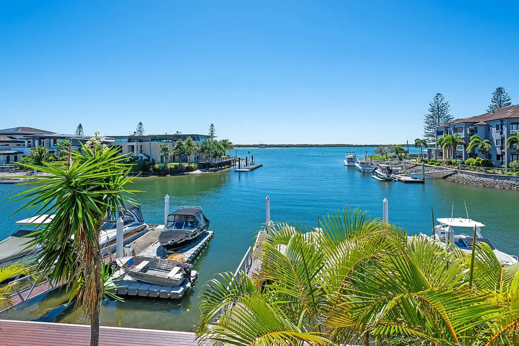 Runaway Bay 2غرفة نوم Uninterrupted Broadwater Views - New Price - Will Be Sold