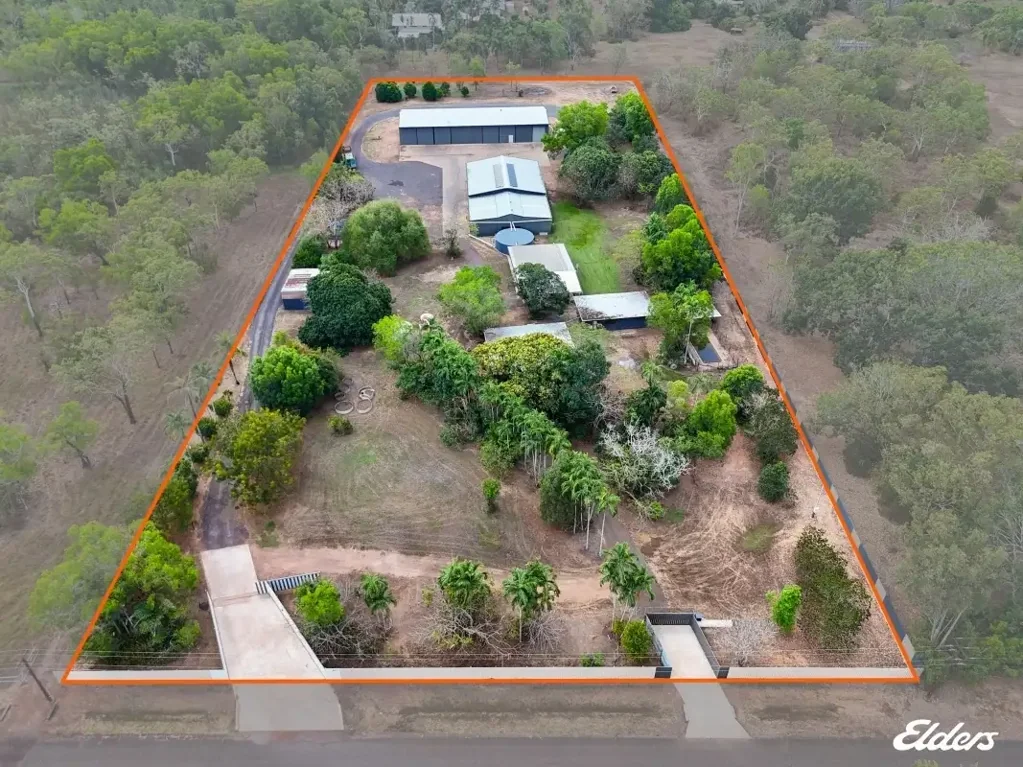 Howard Springs 4chambre EXTENSIVE SHEDS IDEAL FOR HOME BASED CONTRACTING