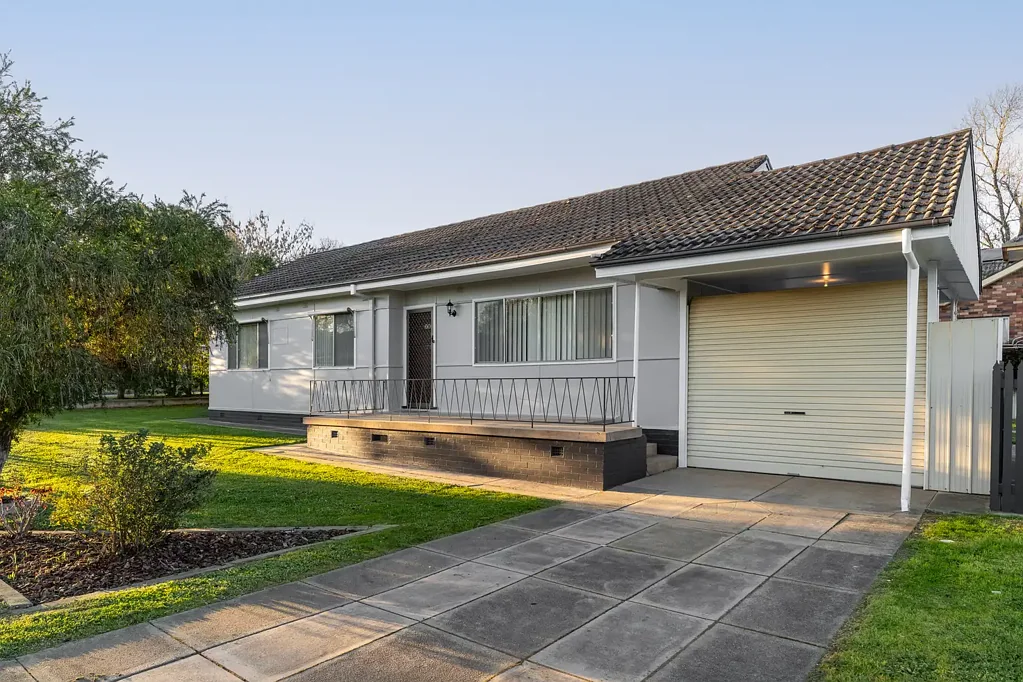 KOORINGAL LIVING- WITH A BRAND NEW BATHROOM