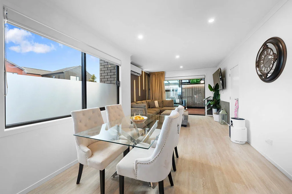 Wiri 3 Slaapkamer Smart, Stylish & Solid – Near-New Home in Wiri