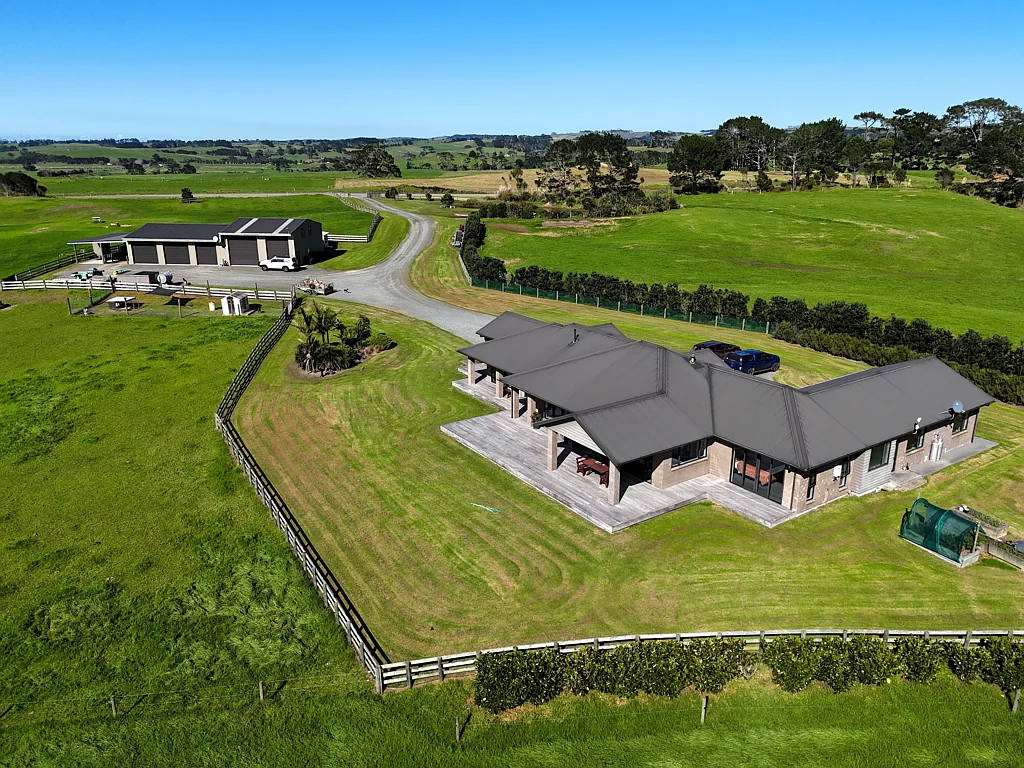 Te Kopuru  What a Spot, Farm and Home