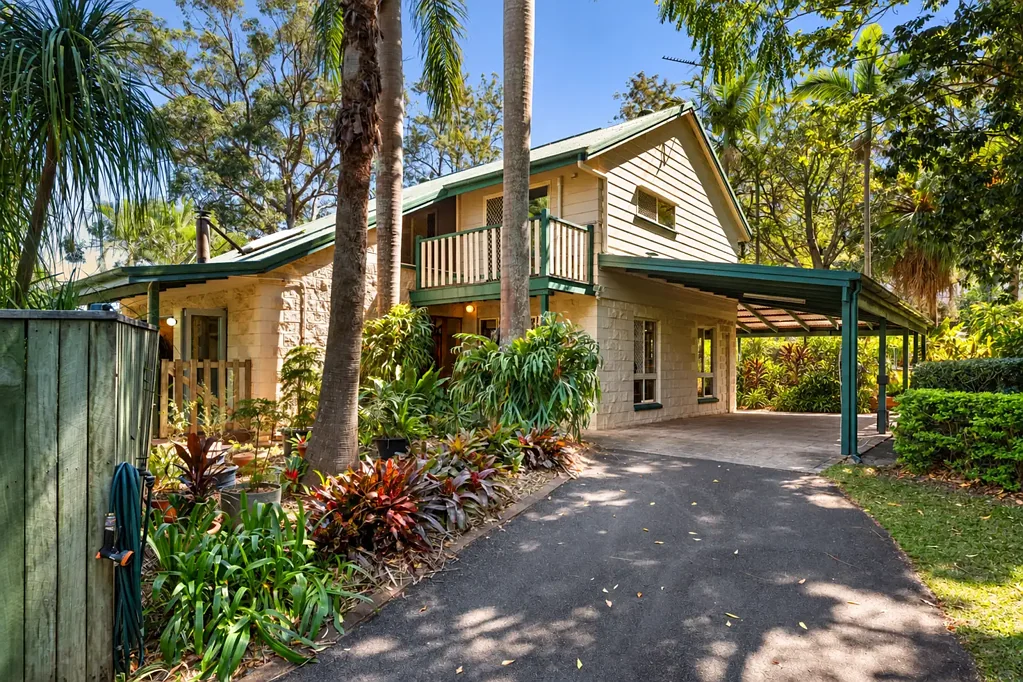 Deception Bay 5બેડરૂમ Bayside Paradise - Stunning Acreage Haven Five Minutes to the Water