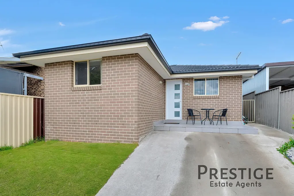 STREET FRONTAGE GRANNY FLAT!!