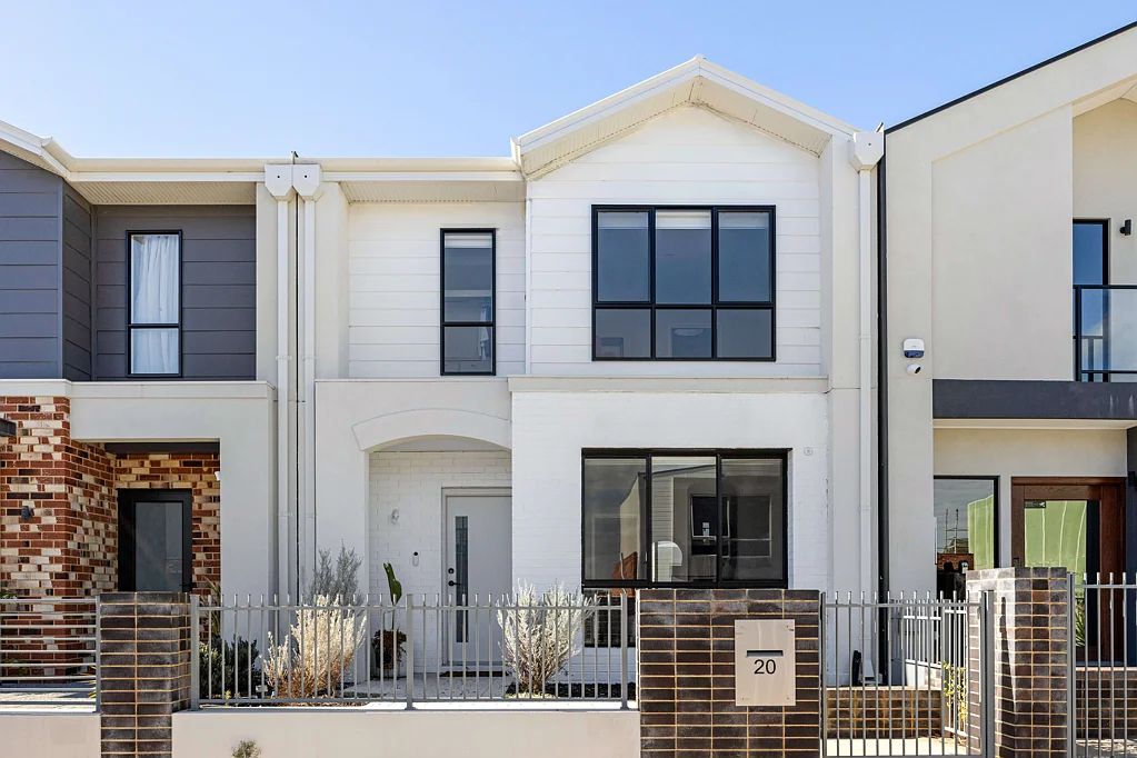 Cockburn Central 4部屋 UNDER CONTRACT BY HARRY STEVENSON