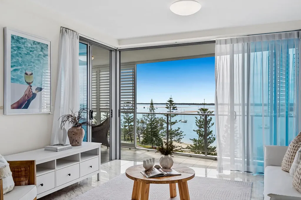 Biggera Waters 3房  North-East Facing Luxury with Broadwater Views