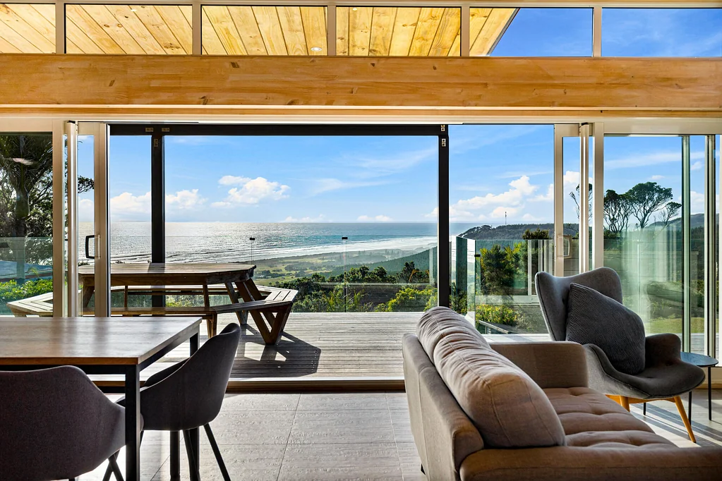 Muriwai 4chambre Center Stage for the Greatest Show on Earth!