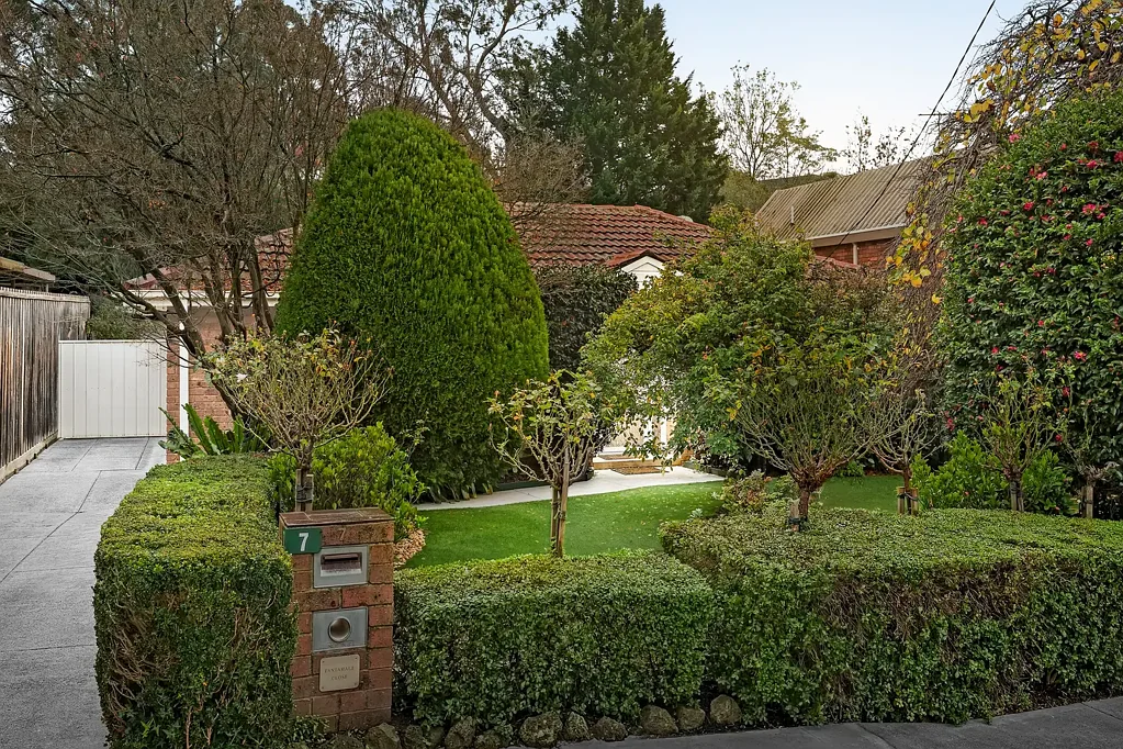 Yallambie 3ห้องนอน A Beautifully Maintained Home in a Peaceful Garden Setting