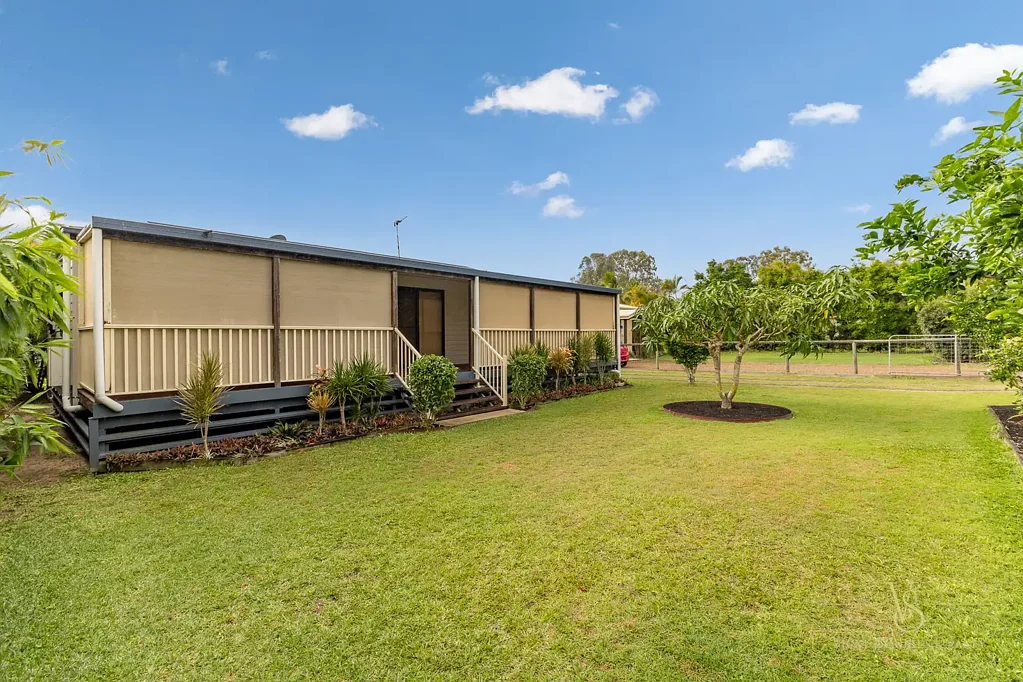 Howard 3房  Versatile Living with Studio Retreat & Large Shed on 1,275m²