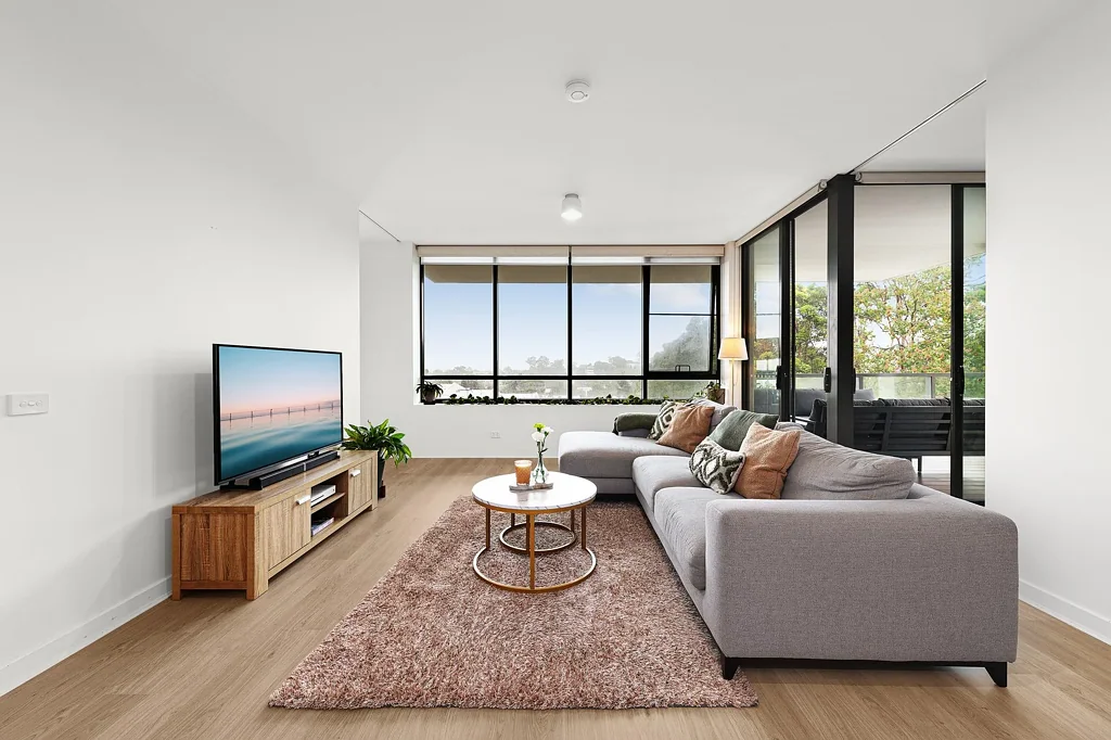 Luxury Lifestyle Residence in Sought-After Locale