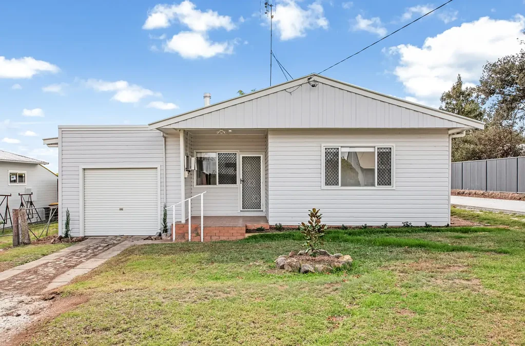 Tenterfield 3 Bedroom Fresh, Modern & Ready to Enjoy