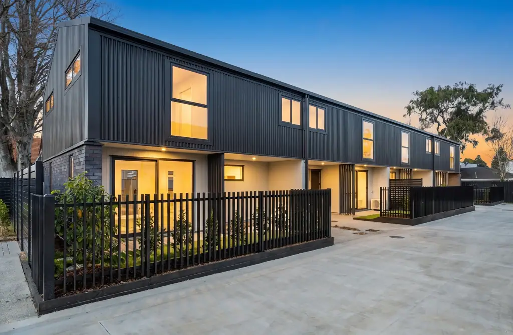 Papatoetoe 3બેડરૂમ Contemporary Elegance | Brand-New Freehold Living