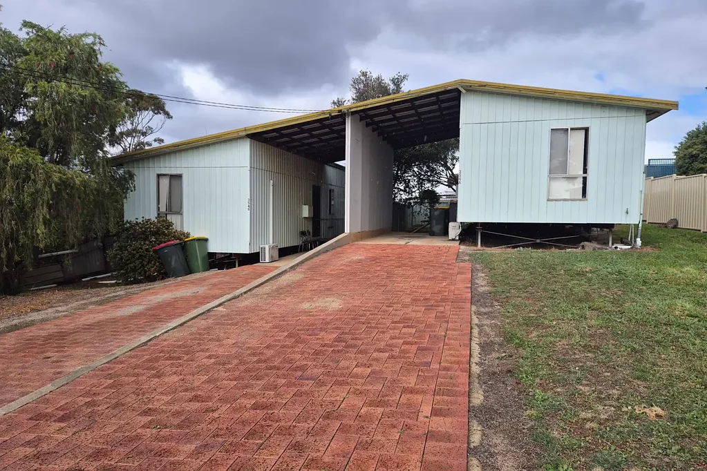 Ravensthorpe 2 Bedroom Sell with Robert Miloseski!!
44a + 44b Each Up For Sale!
