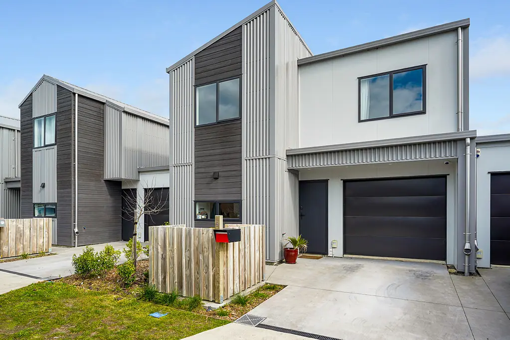 Hamilton Lake 3房  Modern Townhouse In Prime Location