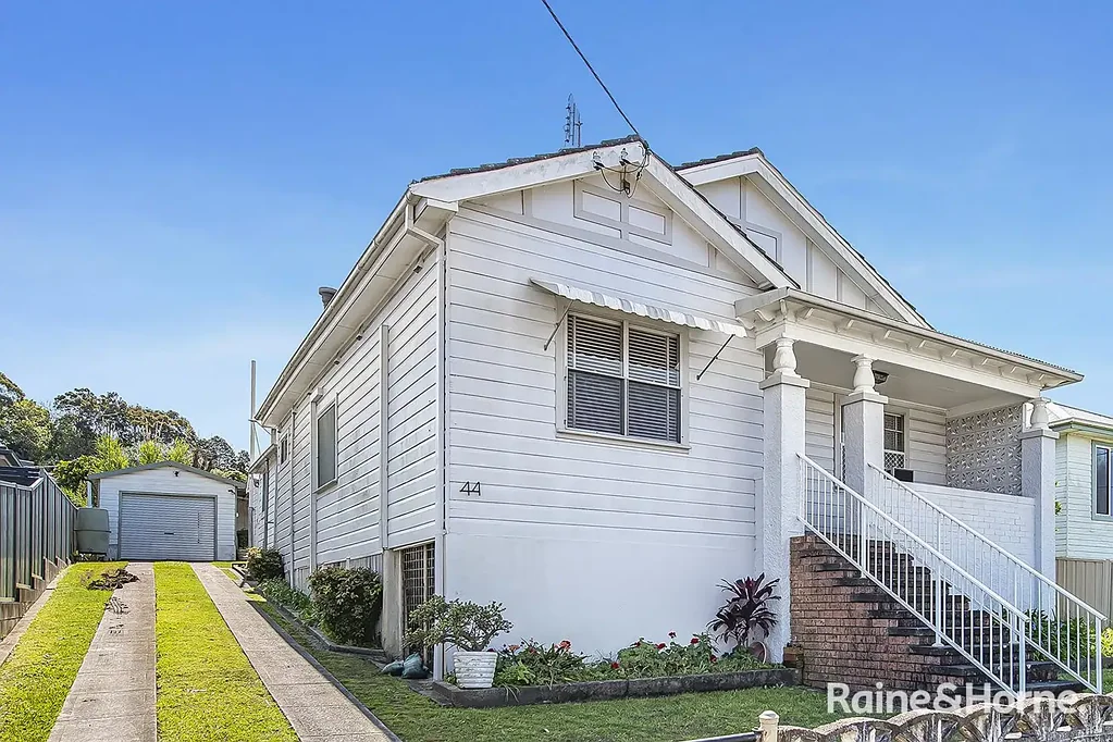 Wallsend 2房  853.1 Square metres of Land with a Classic Home & Garage