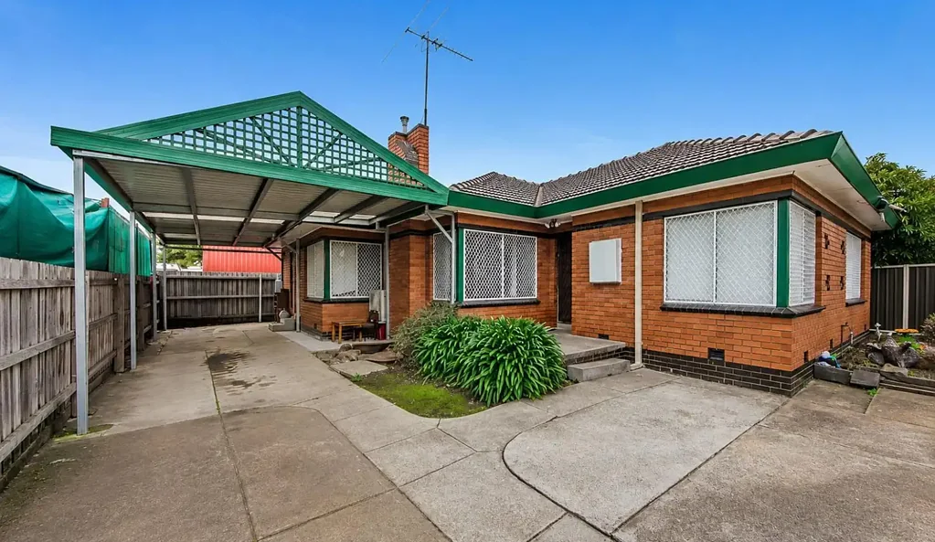 St Albans 4Zimmer Spacious Family Home on a Generous Allotment in a Prime St Albans Location