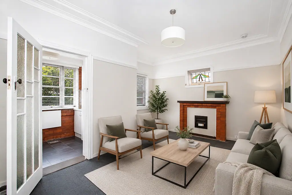 Spacious Art Deco Apartment in Prime Ashfield Location