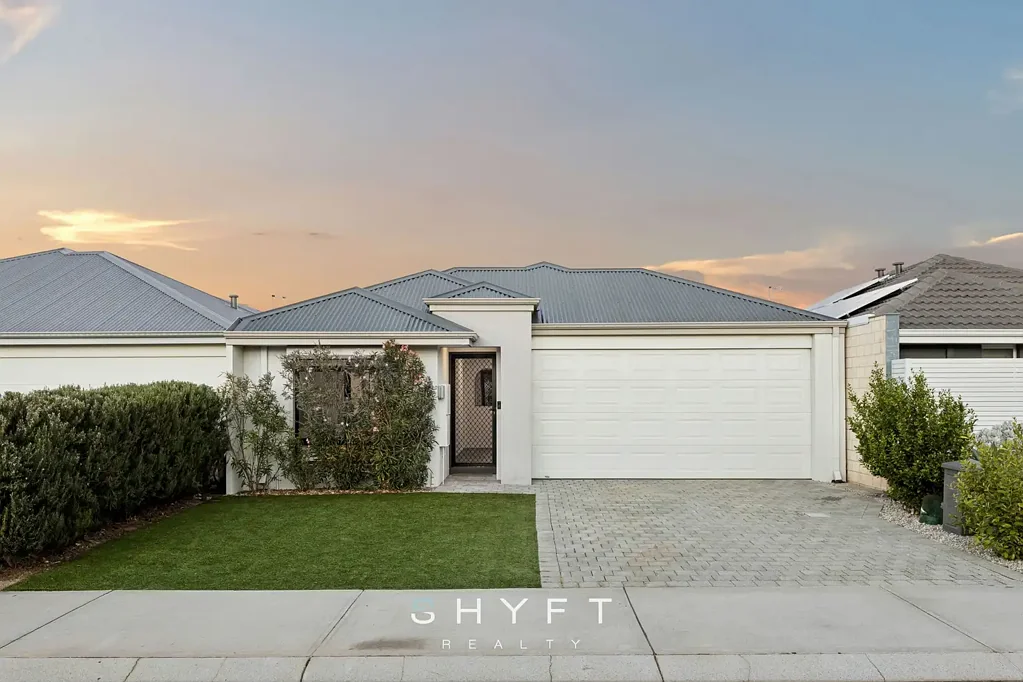 Madeley 3 Bedroom Elegant Modern Living