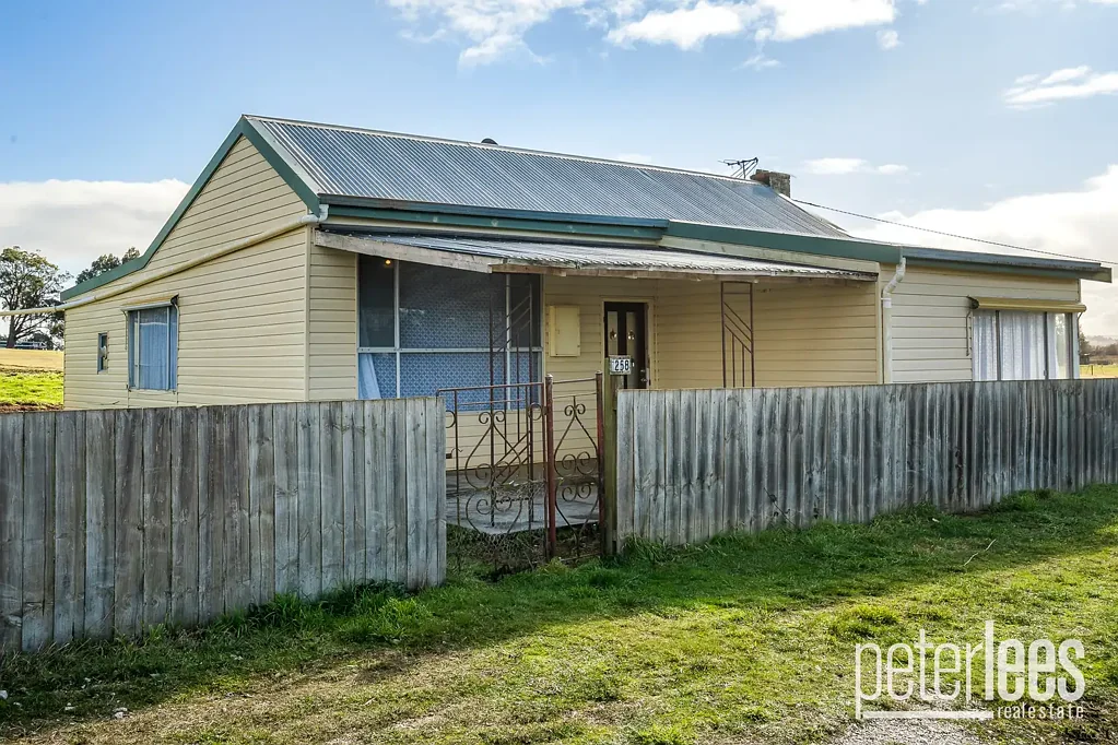 Westbury 3 Bedroom Escape to the Country
