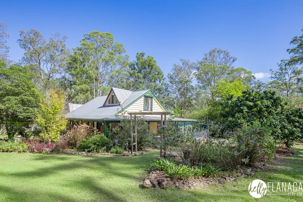 Temagog  A Little Farmlet Fairyland + Great Shedding + Pool + Private Serenity - 5.519Ha. (13.64Ac)