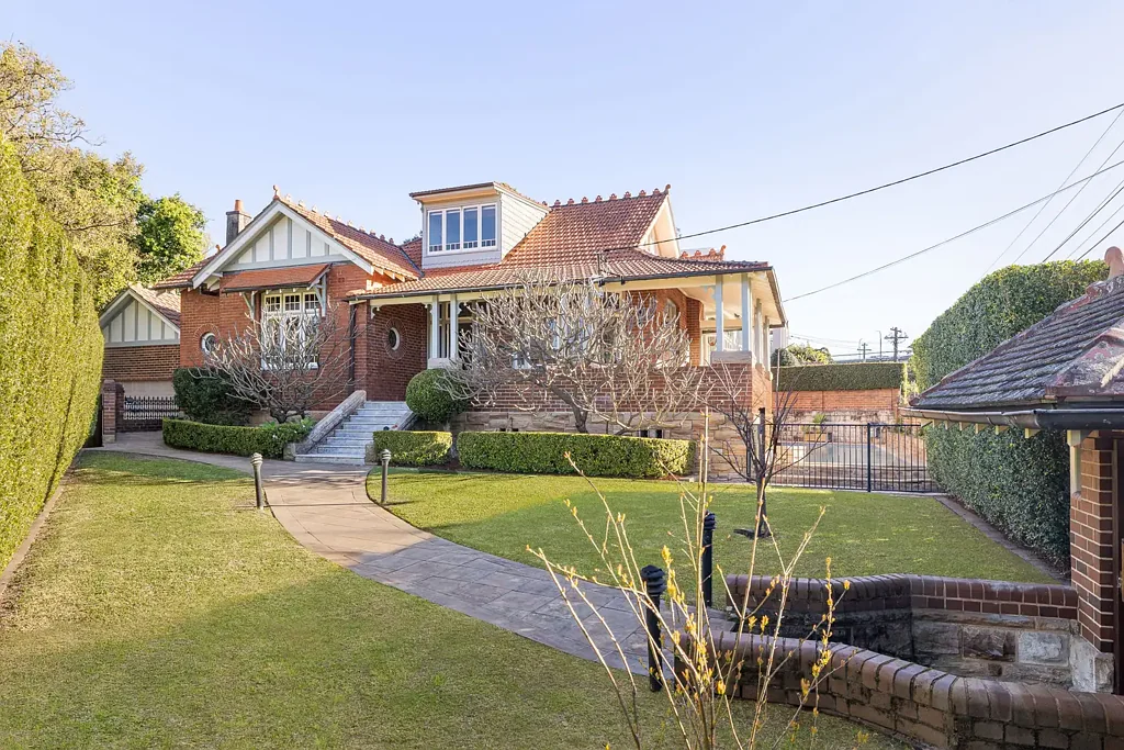 Drummoyne 5ਬੈੱਡਰੂਮ One of the area’s finest Federation homes on 715sqm