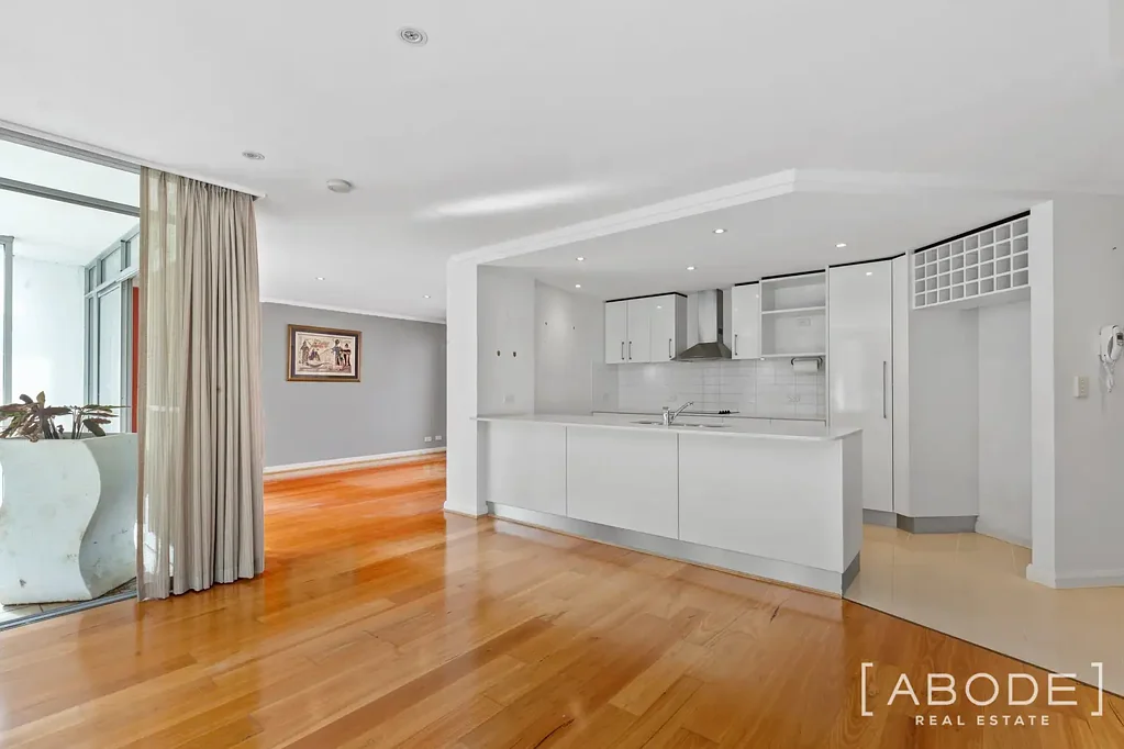 CITY STUNNER THAT TICKS ALL THE BOXES!
