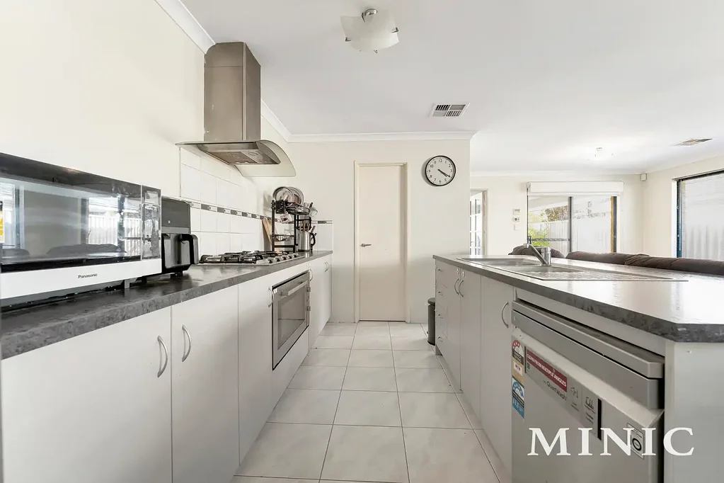 Canning Vale 4Phòng ngủ A BEAUTIFUL ABODE ON CAMPBELL ROAD!