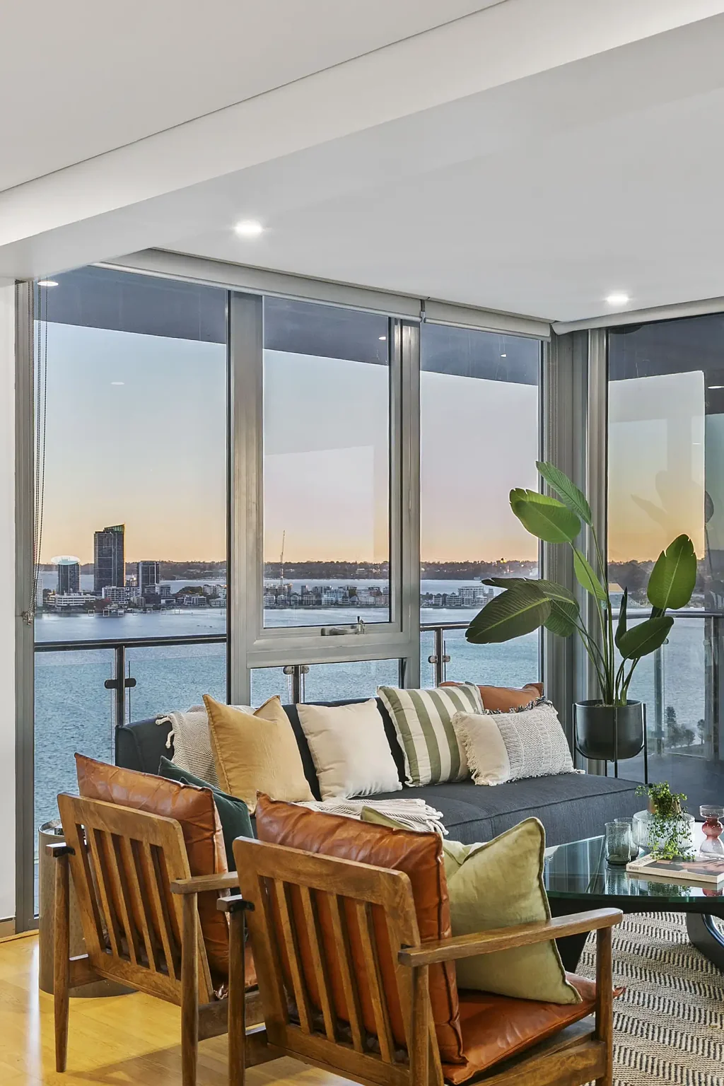 East Perth 3房  A View You Don't Just See. You Live.