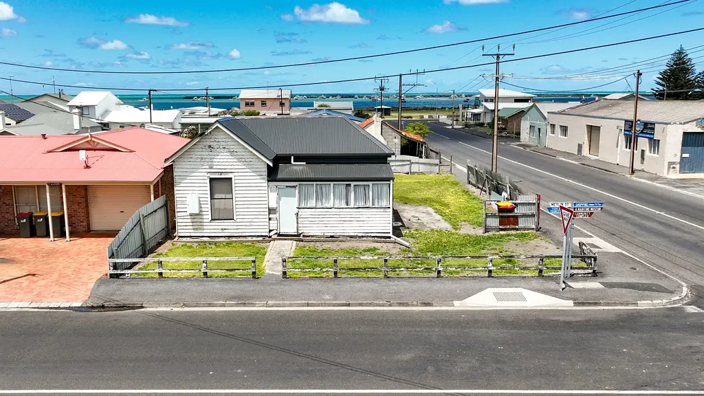 Port Macdonnell 2 Slaapkamer RESTORE THIS 1900’S COTTAGE IN BEACHSIDE LOCATION