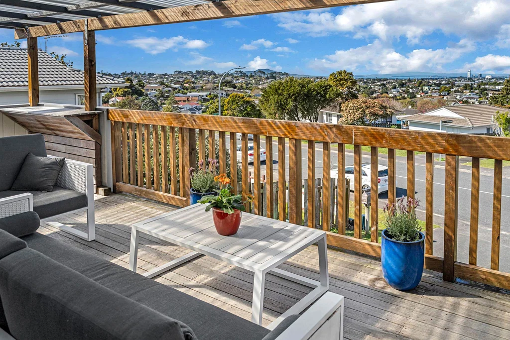 Totara Vale 4 Bedroom Elevated Living with Stunning Views!