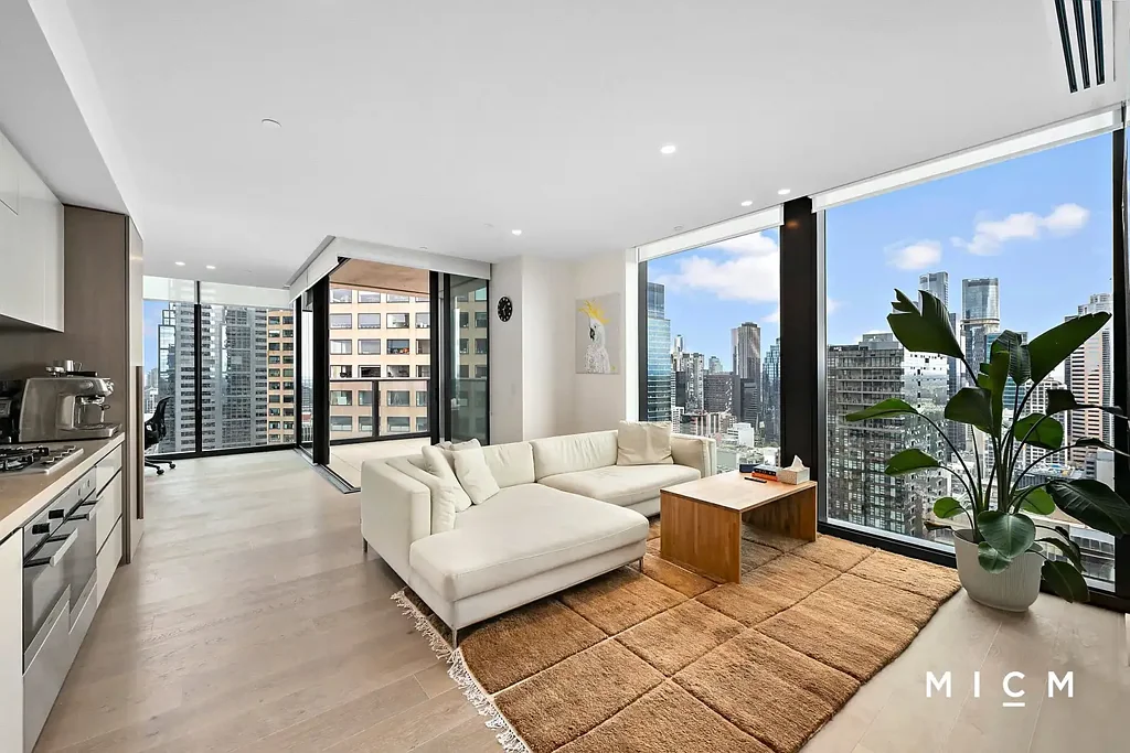 Melbourne 2房 巴黎风情公寓 2卧2浴 270度壮丽景观 北向阳光充足 高端Miele电器 礼宾服务 豪华泳池 市中心便捷生活 35 Spring Street Style with Soaring City, River and Bay Views