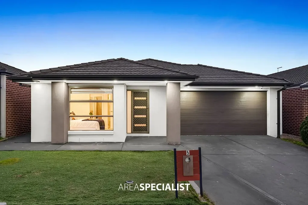 Cranbourne 4Phòng ngủ Sophisticated Family Living in a Prestigious Court Setting…