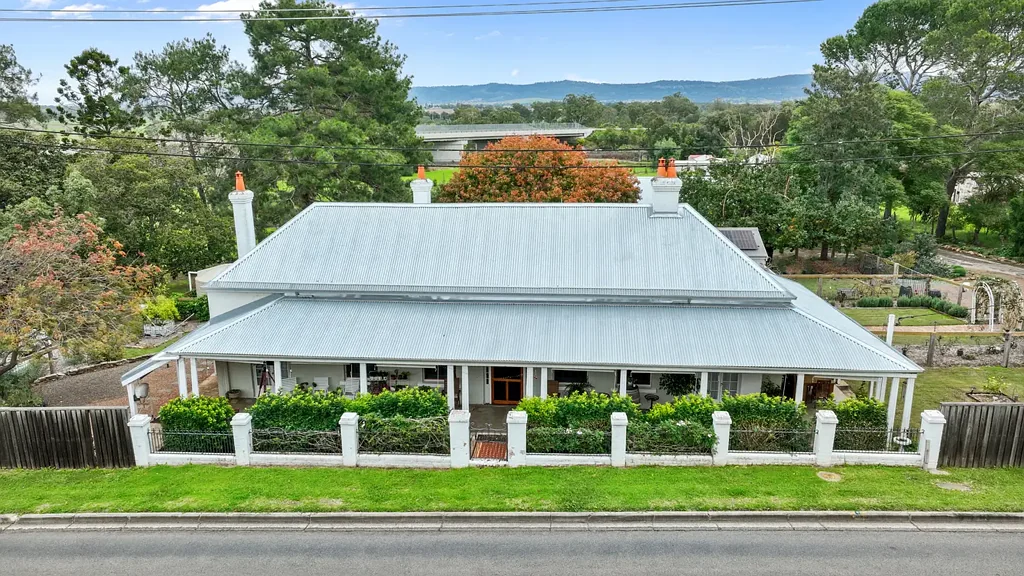 Scone 5Phòng ngủ Historic St Aubins Arms Inn Circa 1837 – Modern Comfort Meets Heritage Charm on Almost 4 Acres