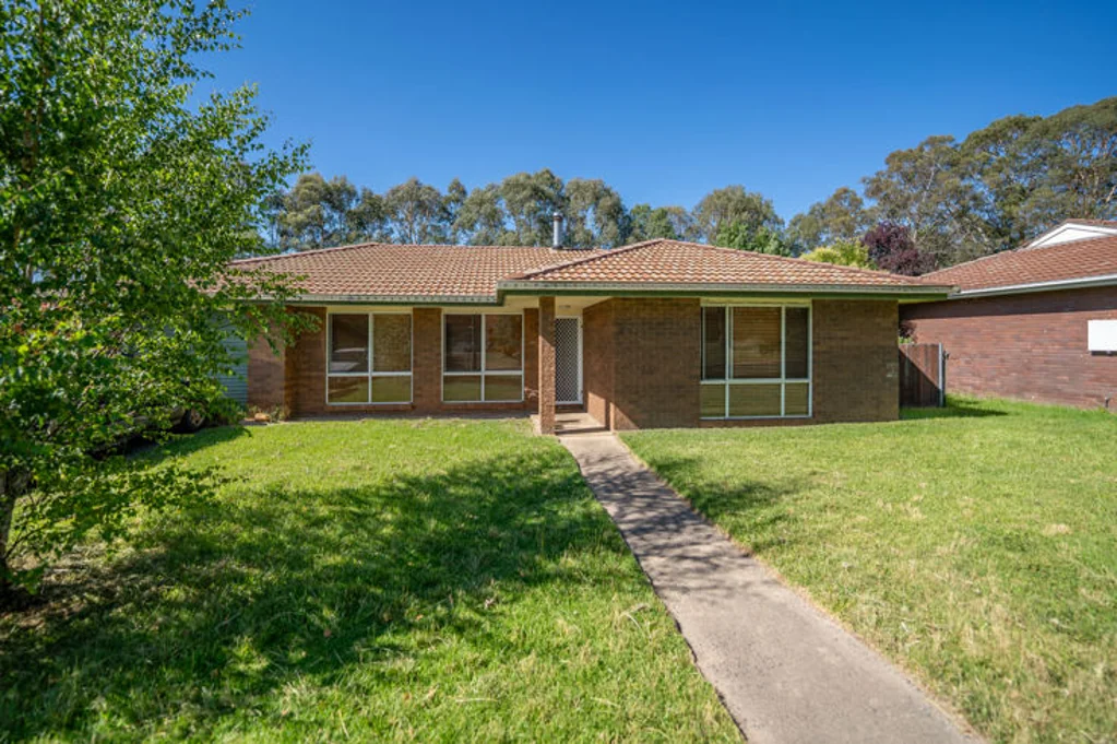 8 Sarah Place, Armidale, NSW 2350
