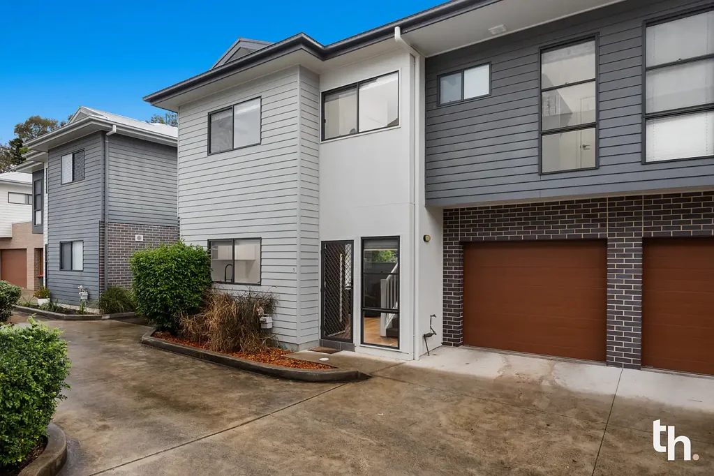 Wallsend 3房  Flawlessly Presented Townhouse Offering Easy Citywide Connection