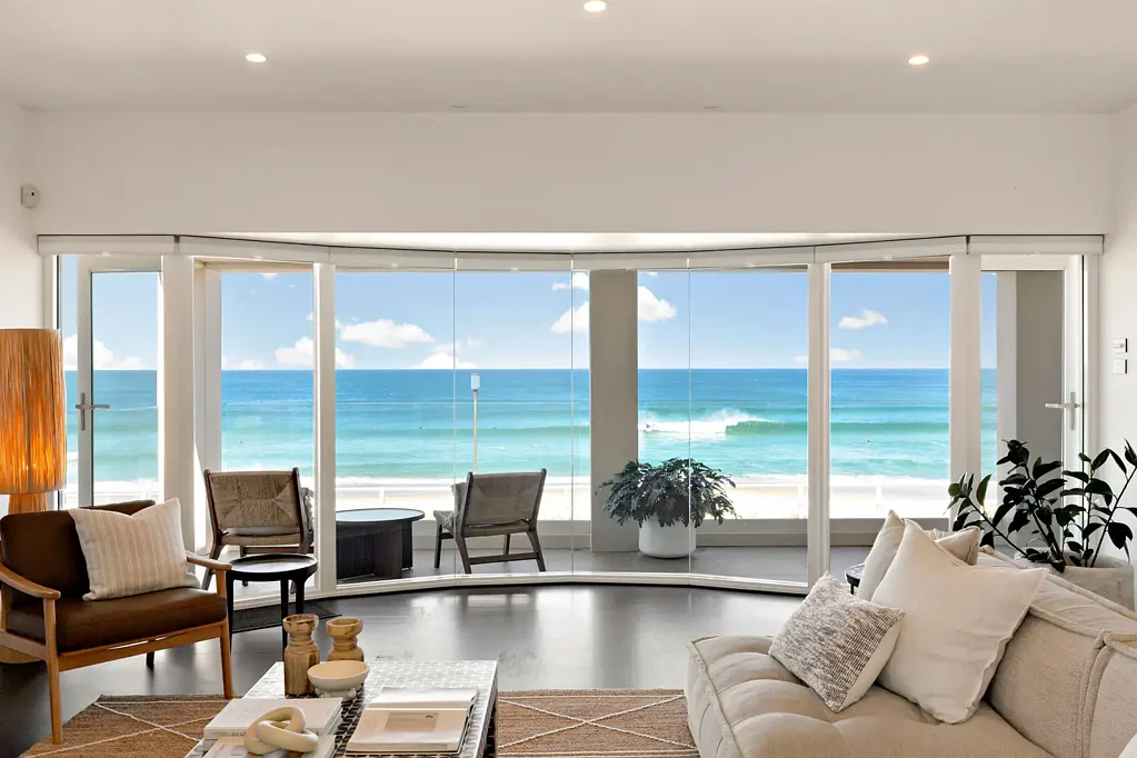 Merewether 5غرفة نوم Impossibly Rare Beachfront Retreat in the Heart of the Action