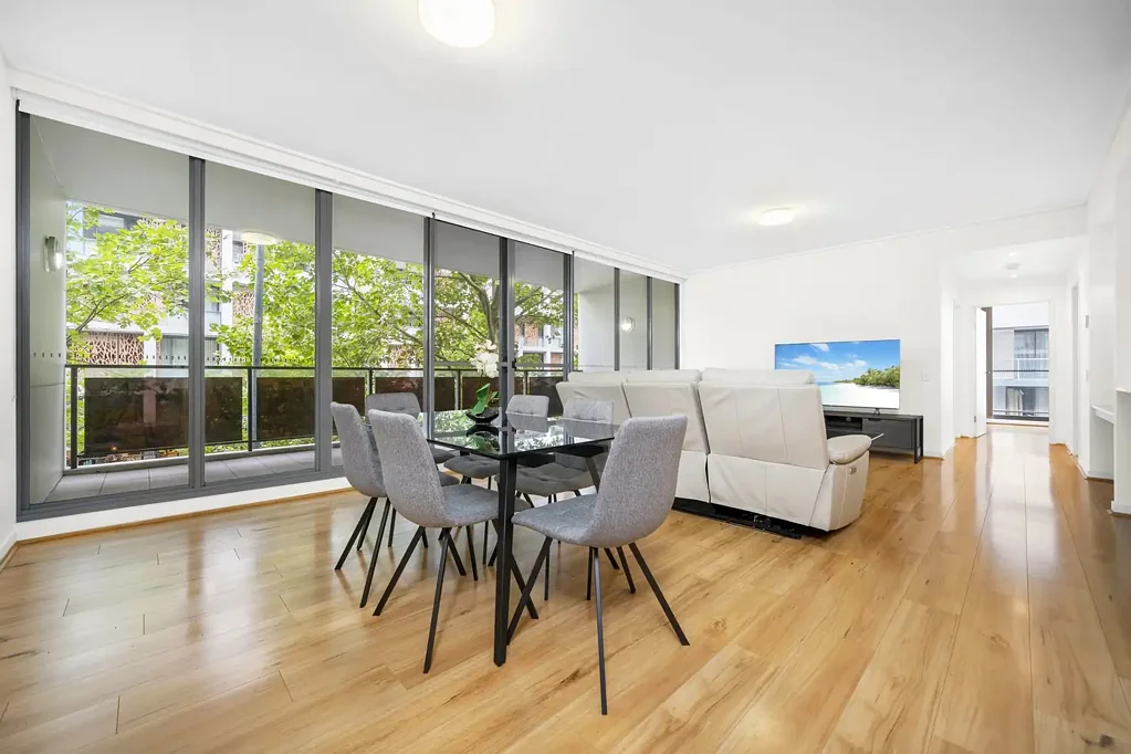 PRISTINE PRESENTATION | FULLY FURNISHED | SUPREME CONVENIENCE
