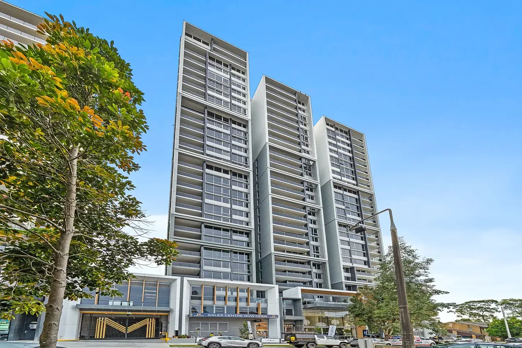 Brand New Luxury Apartment at Meriton "Cielo" Complex - 1 Bedroom + MPR with City Views