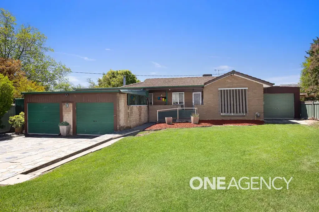 1 HAWKES PLACE, Tolland, NSW 2650