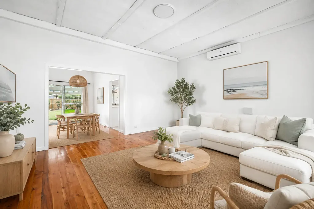 North Narrabeen 3Moenga Warm and Welcoming Home with Scope to Enhance
