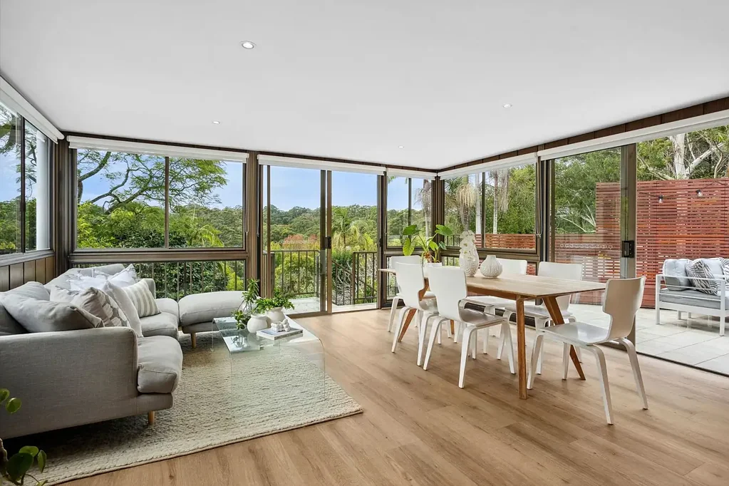 Turramurra 3침실 Renovated Family Home with Chef's Kitchen, Pool & Prime Location